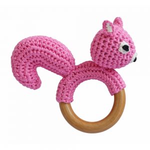 Greifling Babyrassel Mädchen Eichhörnchen rosa gehäkelt | handmade by Sindibaba® | 12159