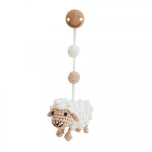 Gehäkelter Spielbogenanhänger Schaf DOLLY in Weiß - von vorne