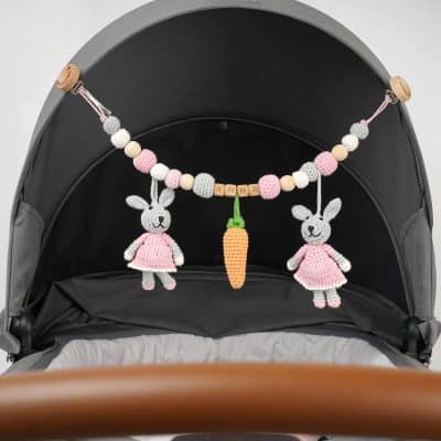 Gehäkelte Kinderwagenkette Hase BIBI in Rosa - personalisiert mit Name ANNA