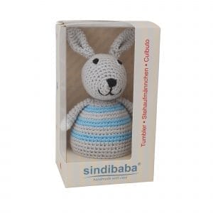 Gehäkeltes Stehaufmännchen Hase BOBBY in Blau - in Verpackung