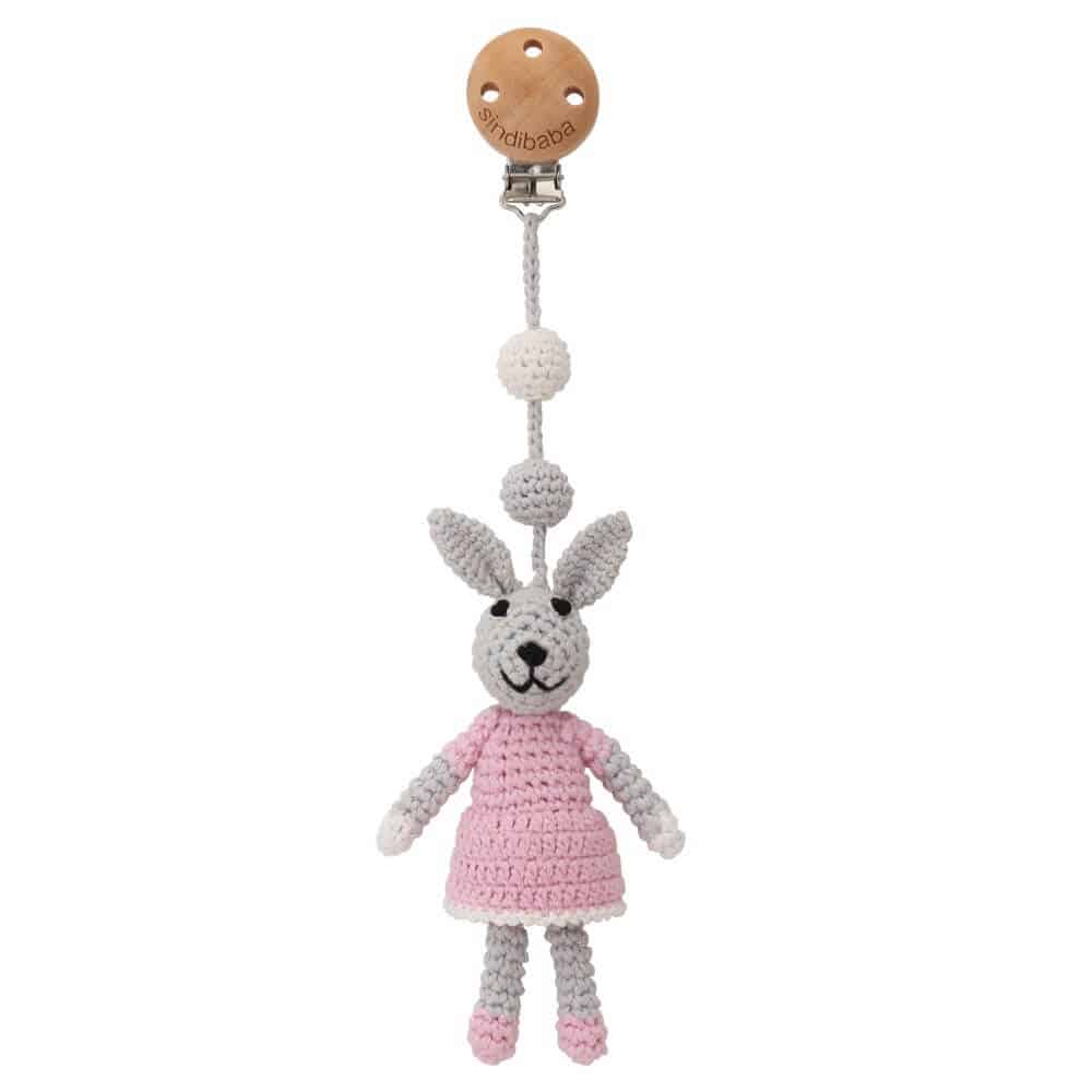 Gehäkelter Kinderwagen-Anhänger Hase BOBBY in Rosa