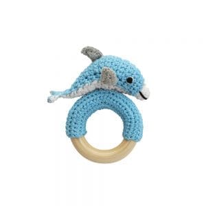 Gehäkelte Kinderwagenkette mit Delfinen & Ball (blau, Rasselgeräusch)