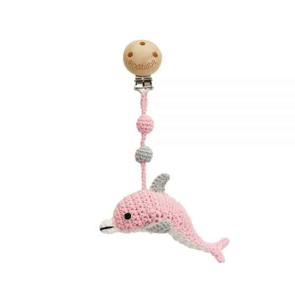 Gehäkelte Kinderwagenkette mit Delfinen & Ball (blau, Rasselgeräusch)