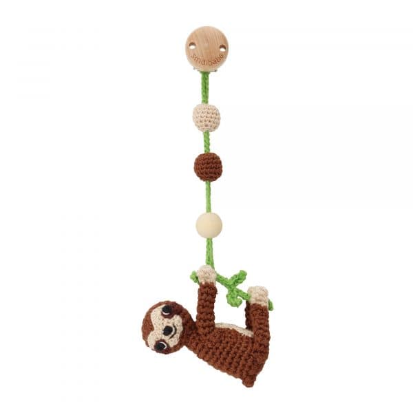 Gehäkelter Spielbogenanhänger Faultier SLEEPY in Braun