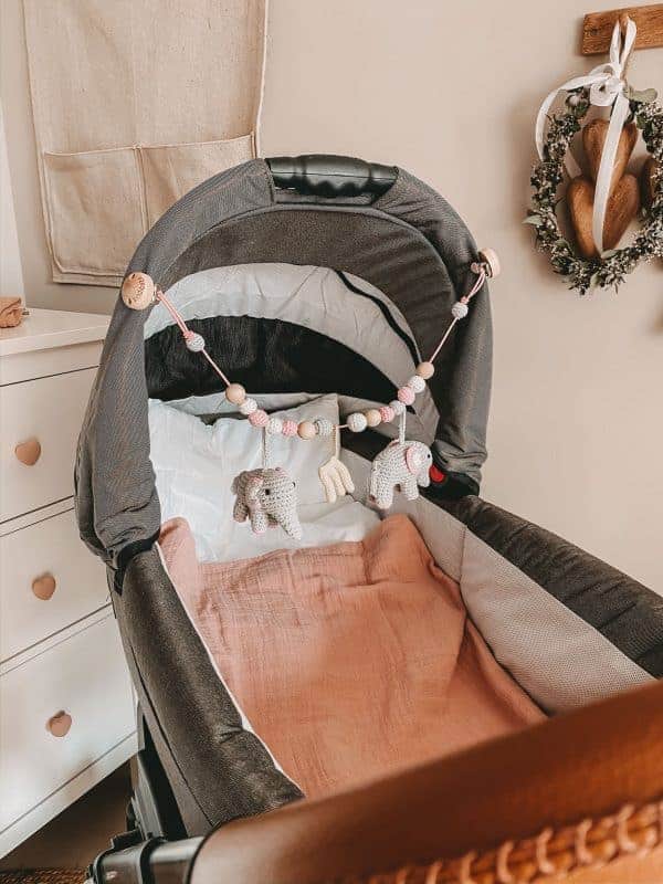 Sindibaba gehäkelte Kinderwagenkette Elefant Jumbo rosa