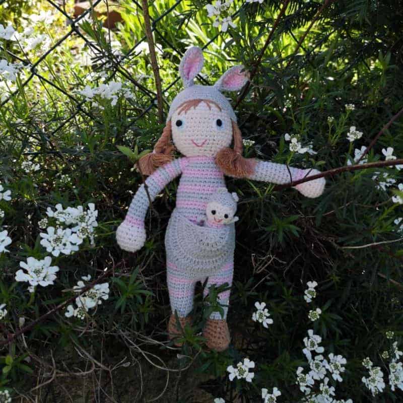 Puppe LISA im Garten