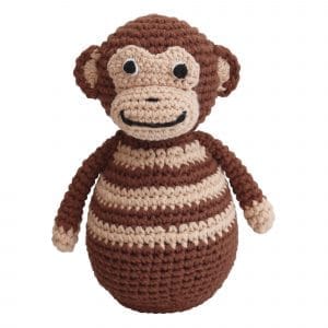 Gehäkeltes Stehaufmännchen Affe CHARLIE in Braun (Bio) - vorderseitig