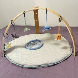 Gehäkeltes Baby-Mobile MEERESTIERE - Stofftiere als Hängespielzeug am Spielbogen