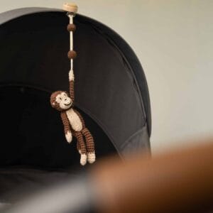 12551 - 2in1 Spielbogenanhänger Affe CHARLIE Bio - am Kinderwagen