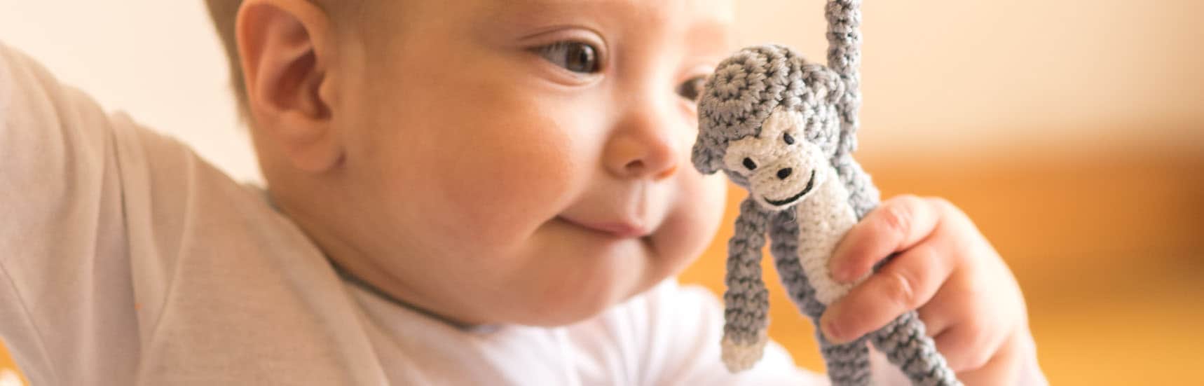 SindiBaba Hängespielzeug mit Baby - Kategorie-Header